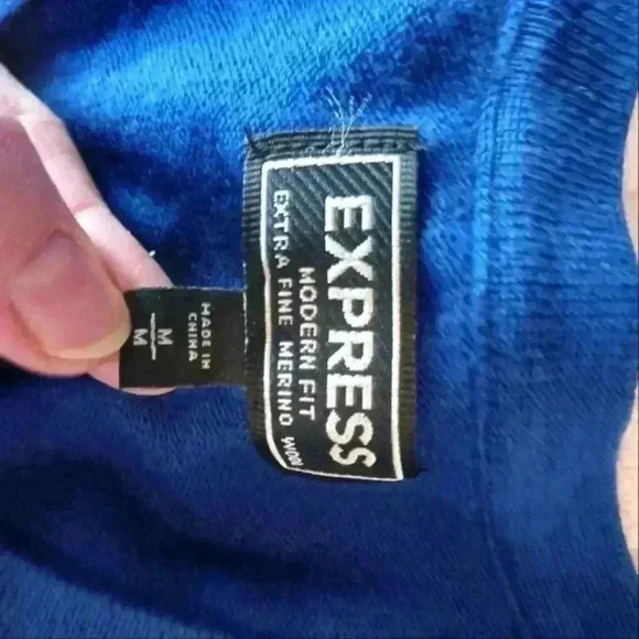 Express extra fine merino wool sweater Men's. Blue. Size Medium - Picture 2 of 6